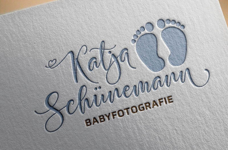 Katja Schünemann Babyfotografie 231815 Blaues Logo